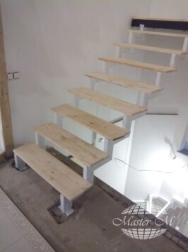 Лестница 3 - в работе