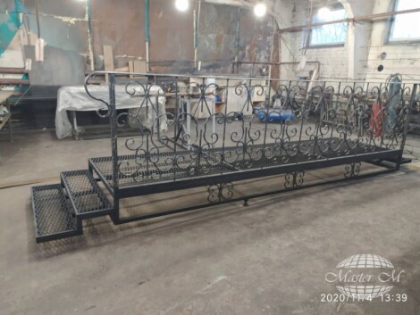 Лестница 9 - в работе